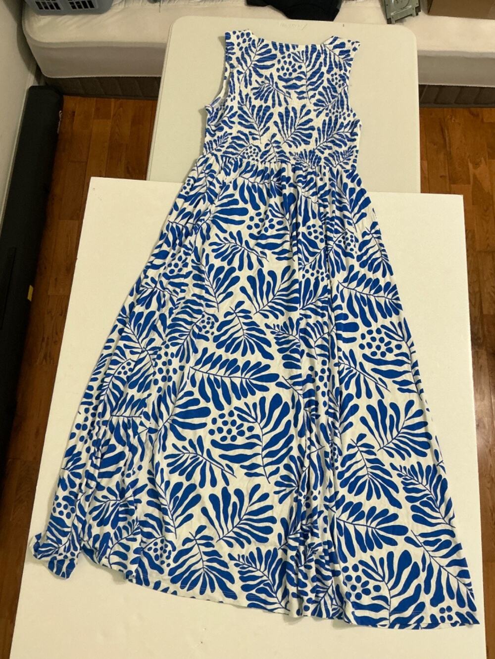 Market & Spruce Karsen Smocked Maxi Dress Womens M Blue White Leaf Sleeveless NW